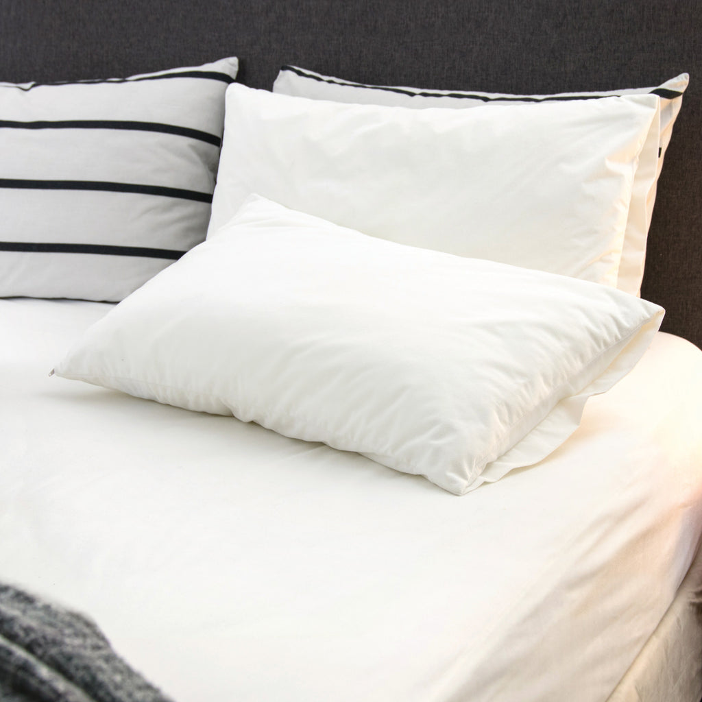 Conni - Micro-Plush Waterproof Pillow Case - 45cm x 70cm (White)
